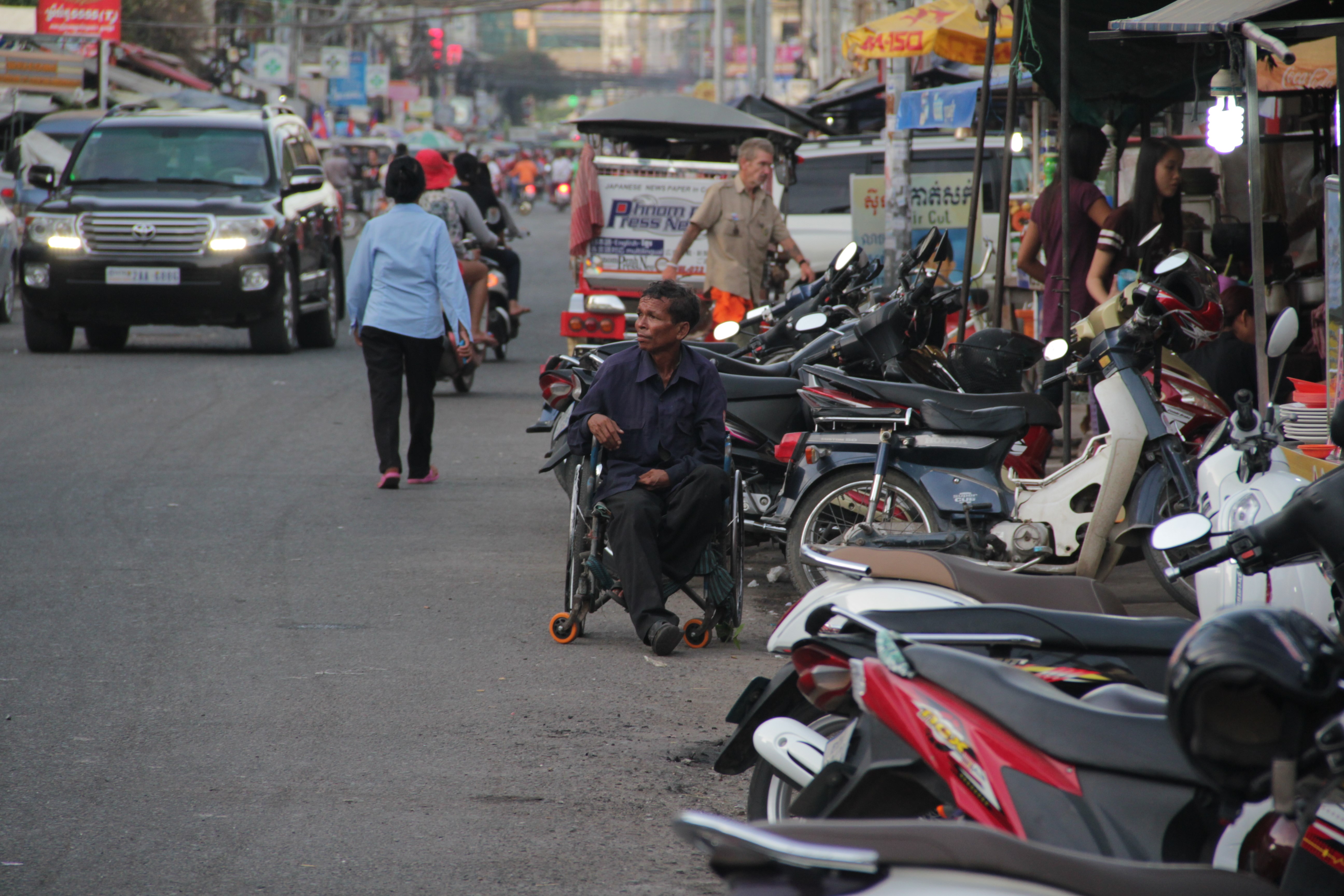 Au Cambodge, on croise de nombreuses personnes handicapées, victimes des Khmers rouges ou des mines antipersonnelles (© Jérôme Decoster).