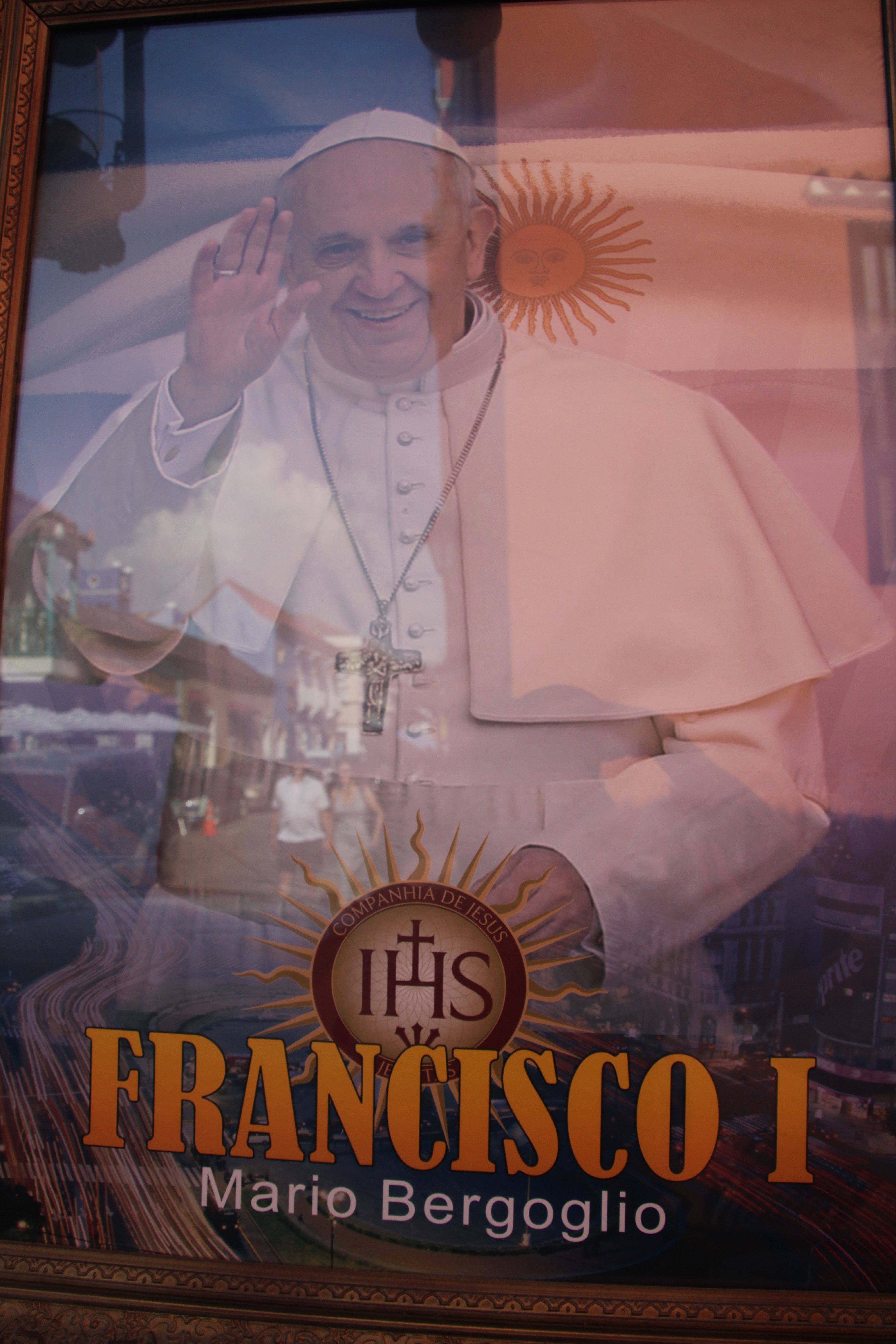 … et la photo du pape François. Comme une fierté nationale (© Jérôme Decoster).